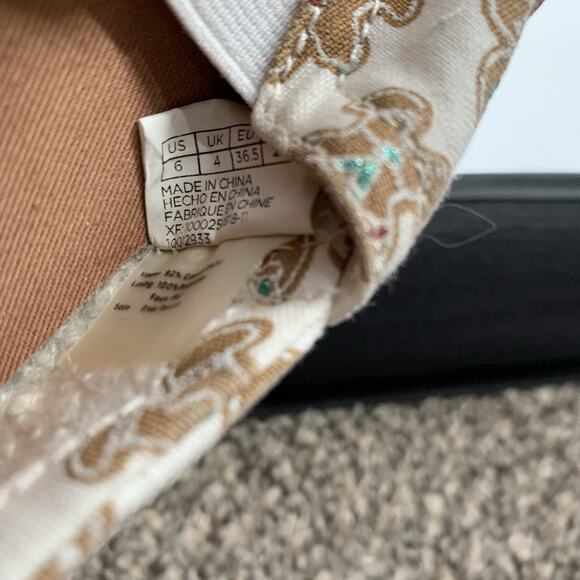 Toms Gingerbread Print Slip On Canvas Loafers Size 6 Womens White Gold Christmas - Picture 8 of 8